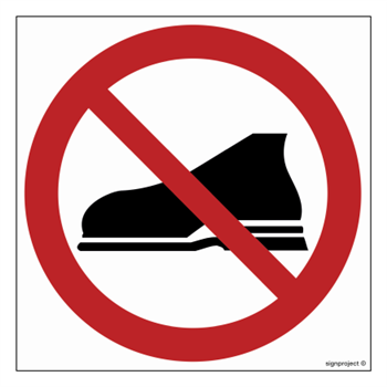 GB009 No entry in outer footwear